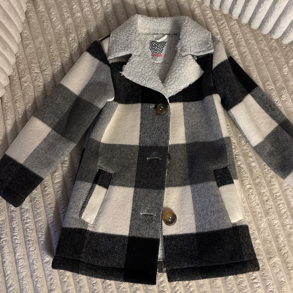 Kenzie girl, black/gray/white plaid jacket. Size 4T girls. NWOT. Winter jacket.